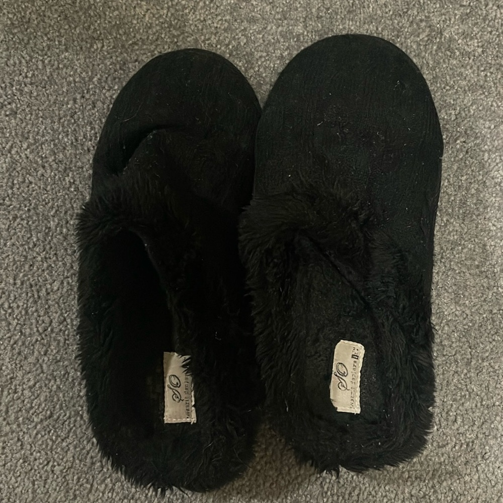 So cable knit clog slippers in black size large